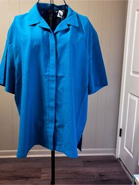 Bright Turquoise Button-Front Short Sleeve Shirt